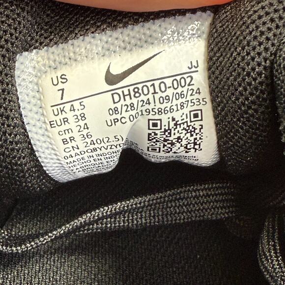 Nike Air Max 90 athletic gym running sneakers Women's 7 Black White - Picture 8 of 8